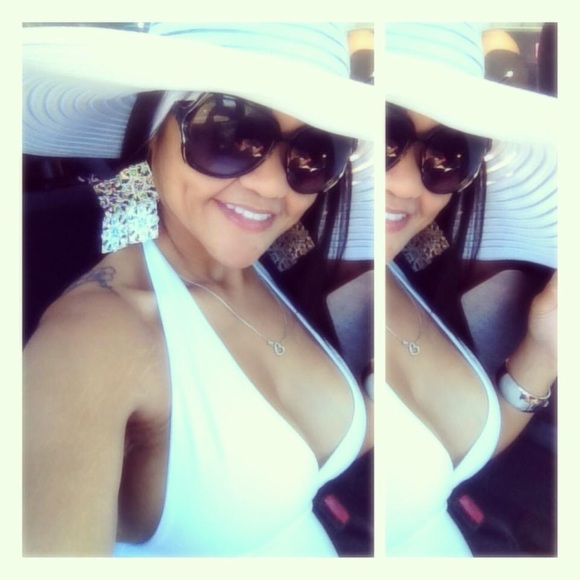 💋Meet your Posher, MeaB•Styles💋 - Picture 1 of 3